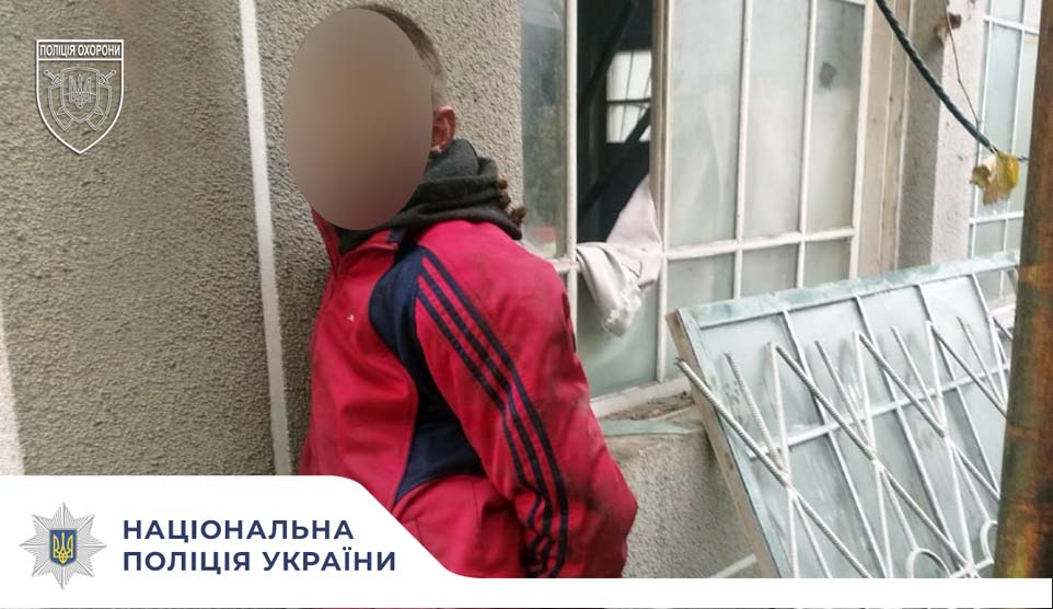 У Козятині поліцейські охорони затримали чоловіка, який проник до приватного будинку