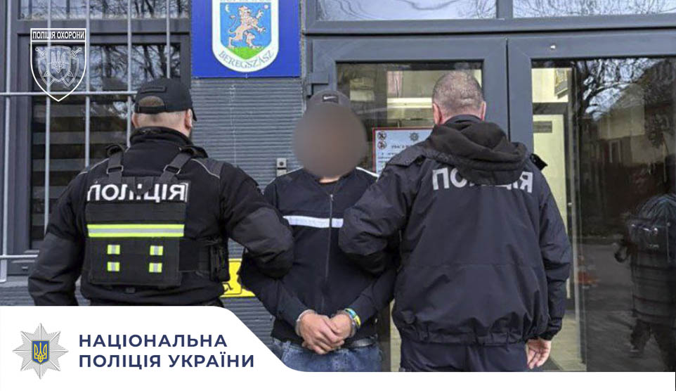 Поліцейські охорони оперативно затримали чоловіка, який проник до приватного домоволодіння