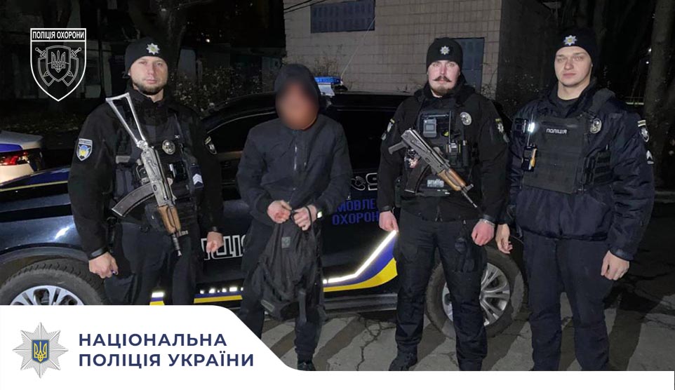 Різав кабель у пологовому будинку: поліцейські охорони затримали зловмисника