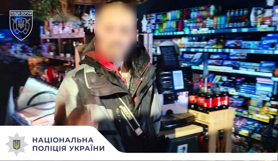 Поліцейські охорони Тернопільщини запобігли крадіжці з магазину