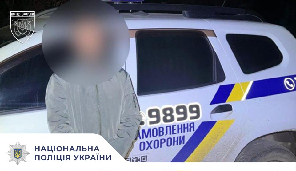 Поліцейські охорони Кропивницького виявили у чоловіка речовину, схожу на наркотичну