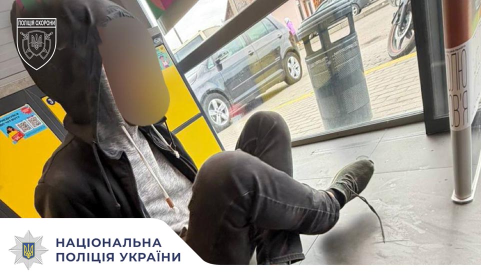 Поліцейські охорони затримали дебошира, який здійснив крадіжку з двох магазинів та погрожував стороннім