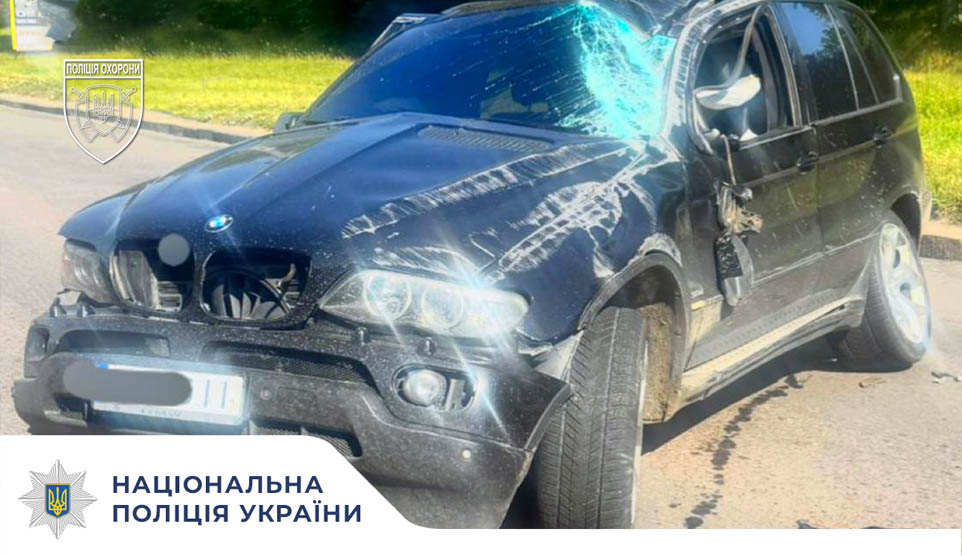 У Рівному поліцейські охорони першими надавали допомогу на місці ДТП
